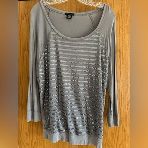 Doki Geki 3/4 sleeve grey top with silver sequin stripes